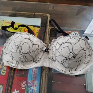32B VS bra